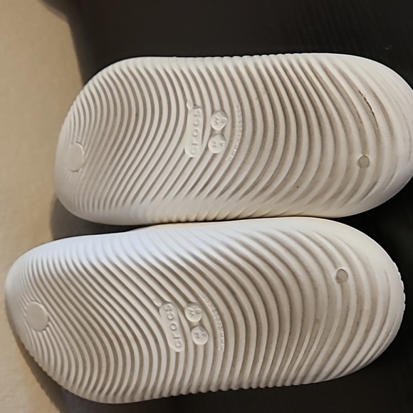 GUC Crocs Mellow flip flops W6/M4 - Picture 2 of 5